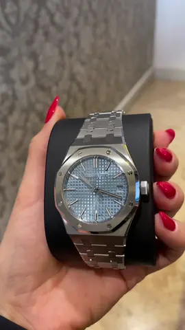 Audemars Piguet Royal Oak Tiffany blue dial #audemarspiguet #royaloak #tiffany #rome #luxury #luxurywatches 
