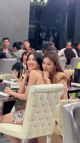 Ủa, Alo 2 Chị..! U mê với nhan sắc bất chấp thời gian của siêu mẫu Vũ Thu Phương - Anh Thư #chumchum #bimatvbiz #thegioimodels #tiktokgiaitri #avifw2023 #vuthuphuong #anhthu #mentorvuthuphuong 