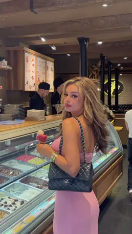 The best ice cream @ paris (warning: I don’t eat this properly normally) and this dress 😮‍💨