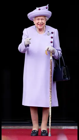 Queen Elizabeth in purple 💜✨