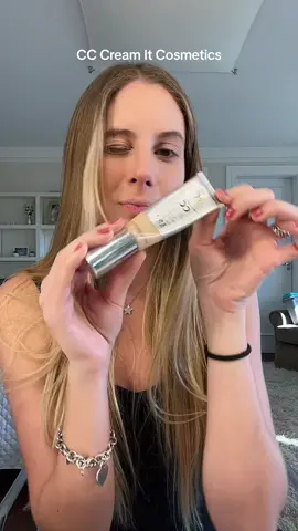 Todo mundo merece saber qual é o melhor CC cream de todos 🥹🤤  IT Cosmetics CC Cream #foryoupage #fyp #makeup #maquiagem #itcosmetics #sephora 