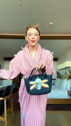 will meet ya out on the sidewalk🇬🇧🥰 #style #taylorswift 