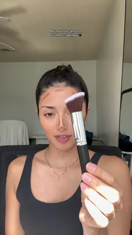 And I’m baaack with my little makeup videos🤩 If you wanna try the brushes & sponges too, use NICOLE30OFF to get 30% off babes!🔗 in b!0🫶🏽 #beakey #beakeypowderpuff #beakeyblender #beakeybrush #makeupnewbie #amazonfinds #primeday #learningtodomakeup 