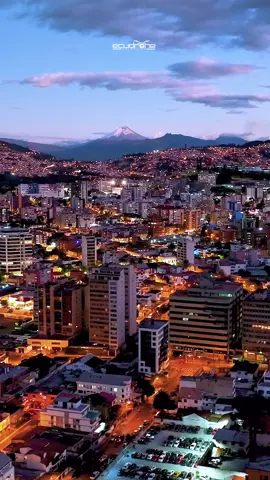 Quito deslumbra con su magia en la noche 🥰 • • • #drone #drones #dronefly #quitoecuador #dronepilots #dronegear #dronebois #dronephotography #droneaddicts #droneofficial #droneoftheday #video #aerialphotography #aerialphoto #fly #dji #djimavic3pro #djimavic2pro #djimavic3 #djiglobal_official #quito #ecuador #instagram #dronestagram #viralreels #film #viralvideo 