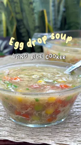 Gawa tayo ng egg drop soup gamit ang rice cooker ng @Zolele Appliances ! Perfect ngayong tag ulan ! Sabaw lang ulam na! #zolelericecooker #zolelephilippines #eggdropsoup #egg #EasyRecipe #soup #coldweatherrecipes 