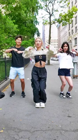 Surprising @blackpinkofficial Fans With Tickets to their August shows at MetLife Stadium with @Helen! Get your tickets in my bio! #AEGPartner #blackpink