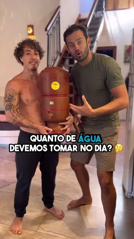 Você já percebeu que beber um mínimo de água faz toda diferença na sua disposição e foco? Quanto à prática de tomar água com sal integral em algumas ocasiões, apenas transcrevemos o que o Dr. Huberman, professor da escola de medicina de Stanford, trouxe no podcast 