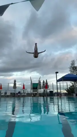 underwater footage 😍😍 #dive #diving #fyp #foru #underwater #diver #flips #underwatercamera #foryoupage #springboarddiving #djkhaled #springboard #pool #fakebody #fakeaction #letsgogolfing🏌️‍ #bringoutthewholeocean 
