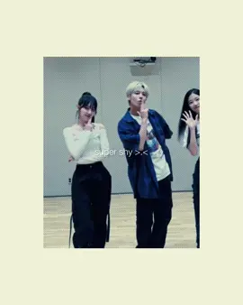 my favorite twins 🤍 #supershy #taehyun #sakura #lesserafim #txt #moa #kpop #fyp 