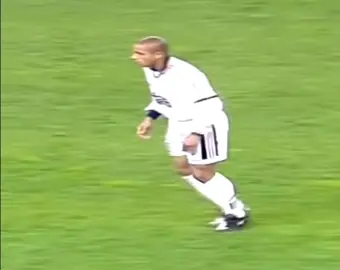 Two PowerShots from Roberto Carlos (the second one is in slowmotion)#robertocarlos #roberto #carlos #powershot #power #Soccer #CapCut #football #viral #fyp #foryou #rocket #ball #realmadrid 