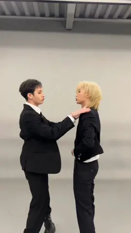 S-Class' power point dance by Felix and Bang Chan #straykids #fivestars #sclass #felix #bangchan 