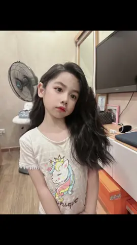 Thiếu nữ của mẹ 😔