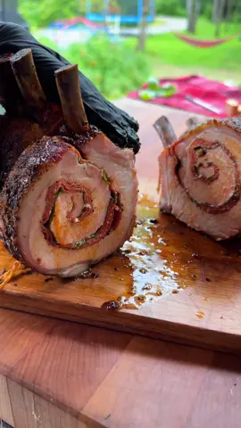 Our smoked bone-in pork loin is breaking all the rules with its pepperoni and fresh basil stuffing. It's a carnivorous adventure you won't want to miss! 🐷 Thanks to my @MEATER for the perfection!! #meaterproteam 