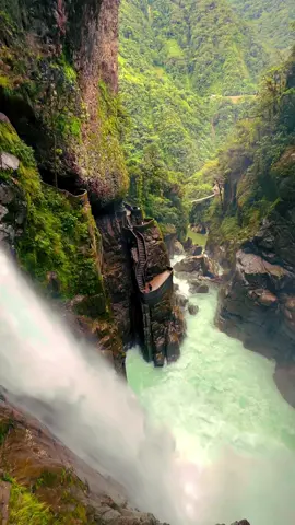 Ecuador me sorprende 🇪🇨😍 instagram: marcy_yu #ecuador #bañosdeaguasanta #bañosecuador #ecuadortravel #waterfalls #travel #nature #pailondeldiablo #tiktokerecuador🇪🇨 #tiktoktravel #tiktoklatino 