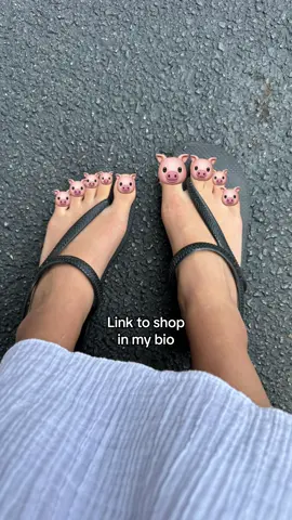 Why was today’s video so chaotic  Anyways… link in my bio for the flip flops  #havainas #notoes #summersandals #beachsandals #minimalsandals #shoes 