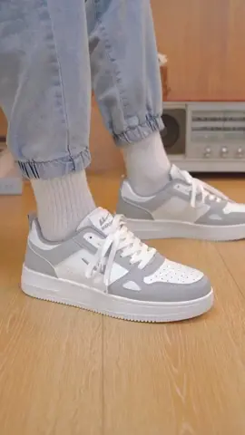 Fashion casual sneakers, breathable and versatile#menshoes #menshoes #newshoes #shoeschallenge #casualstyle #fyp #sneakers #shoesforschool 