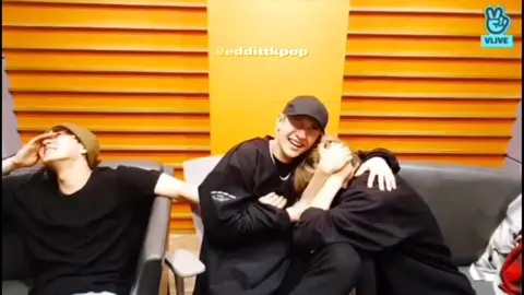 3 racha reacting to wow #lovestay #eddittkpop #stay #skz #skzstay #straykids #스트레이키즈 #pourtoi #fy #bangchan #changbin #han #3racha 