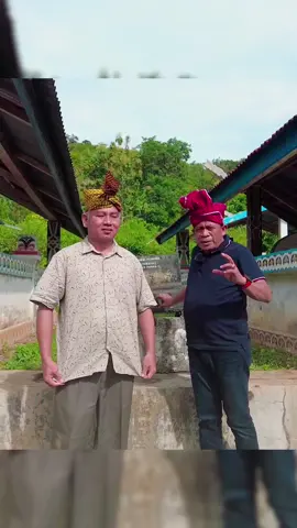 Saya berziarah kemakam Raja-Raja Moronene, ini merupakan kawasan cagar budaya di Kab. Bombana..😊😊👍👍#fypシ #fypシ゚viral #fyp #bombana #mokole #moronene #sulawesitenggara #irhugua #cagarbudaya #rajaraja 