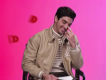 ฉันขำมาก นี่สัมแรกและอาจจะเป็นสัมเดียว😅🥲 #taylorzakharperez #nicholasgalitzine #alexclaremontdiaz #princehenryofwales #fyp #foryoupage #rwrbmovie #primevideo #redwhiteandroyalblue #gqinterviews #friendshipquiz 