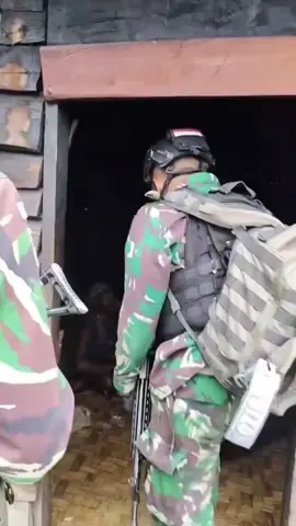 TNI Berbagi :Gula dan Supermi ke masyarakat pedalaman Papua.🔰🇲🇨 #papua #papuaviral #tiktok #fyp #aceh #tni #papua #tnipapua #pedalamanpapua #babinsamuda #babinsa #brimobpapua #brimob #tnitv #trending #zaykefi #tnipolri #kkbanger #tniindonesia🇮🇩 #tnipolri #tni #tniadindonesia #tniad💪😎 #gam #brimob #tniadindonesia🇮🇩 #tniadalahkita🇮🇩 #aceh #papua #opm #tni #militer #militerindonesia #hilogess #konflik #pedalamanpapua #brimob #brimobpapua #viral #rumohgeudong tni #papua #opm #tnimuda #tnimudapapua #ilu #papua #sniper #snipertni #puncakjayapapua #brimobpolri #tnipolri #khalissetiawan87 #khalissetiawan #kkmoro #tingginambut #puncak #papua #viral #damaipapua #anakpapua #kids #bocah #wilson #papuadamai #hilogess #hilogess #trendingtiktok #tniadmengabdidanmembangunbersamarakyat #tniadindonesia #konflikpapua #konflikaceh #ilu #ilupapua #puncakjayapapua #puncakjaya #tni #tnipolri #tnipolriindonesia #tnipolribersatu  #kkb #tniad #fyp #fypシ #indozone #tnipolrisolid #pedalamanpapua  #tnipolriuntukindonesia #heli #puncakjaya #puncakjayapapua #opm #helicopter #tniau #hilogess #tniindonesia🇮🇩 #viral #fypシ゚viral #fy #tniad #pedalamanpapua #calontni #tnikeren #tniadindonesia #komando #akmil #2003 #indonesiaarmy #militerindonesia #polisimiliter #navy #indonesiannavyseals #tentara #juni #iduladha sejarah #militer #megawati #tni #aceh #abdinegaraofficial #taruna #au #al #papua #tni #opm #infomiliterindonesia #indomilitarylovers #indomiliter #pasukanprajurit #tniupdate #prajuritganteng #lolostni #papua #tingginambut #puncakjaya #papua #tingginambut #puncakjaya #puncakjayapapua #puncakjaya😇🇮🇩💪 #puncakjayapapua🇮🇩 #puncakjayamulia 