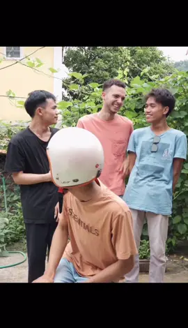 😂😂คลิปเต็มในยูทูบ #สามบ่าวลาวฝรั่ง 