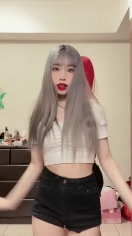 這頭髮 覺得像誰 #真珠美人魚黑美人姐妹 #fyp #雙胞胎 