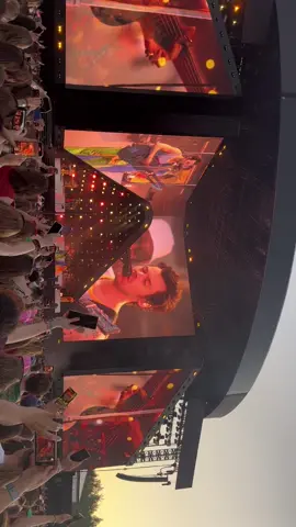 Il faut que vous sachiez qu’à ce moment précis, les larmes étaient bien présentes ❤️‍🩹🥺 #HSLOT #fineline #werchter #harrystyles #loveontour2023 #hslotwerchter 