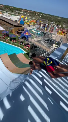 Level up 🤯🔥  Realisé par des professionnels 🙌  cc @Jeremy Nicollin  #frenzywaterpark #extremesports #jump #dive #crazy #sport #extreme #redbull #pourtoi #fyp #fypシ #viral 