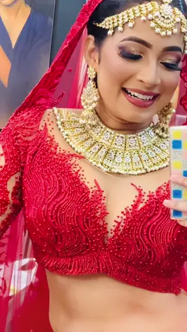 ඇස් ඇතුලේ කියන කතාව කාටවත් තෙරෙන්නේ නෑ 😞👀. 💄@mashi nanayakkara  #ceylon_tik_tok #vinuperera #vinugirl #dancer #vindya #nurse #trending #dancinglife #හදවතේ_කෙල්ල #srilankantiktok #favorite #smile 