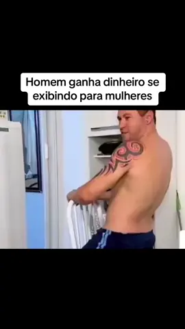 Homem ganha dinheiro se exibindo para mulheres #reportagemengracada #reportagemdodia #fantastico 