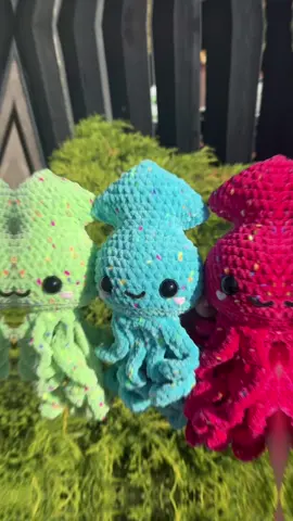 Finsihing touches✨ . Which color is your favorite? . Pattern by @PlushiCo  Yarn premier parfait chubky pom pom  . #crochet #crocheted #crochetgrove #squid #crochetsquid