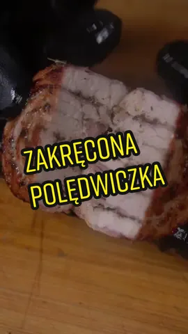 🥩🥓🌿❤️ Nie ma nic lepszego niż połączenie soczystej polędwiczki wieprzowej, boczku i aromatycznego tymianku! 🤤 To jest absolutna eksplozja smaków i rozkosz dla podniebienia! 😍 🐖 Polędwiczka wieprzowa to delikatne i soczyste mięso, które rozpływa się w ustach. Jest doskonale doprawiona, aby zachwycić Twoje kubki smakowe. 💯 🥓 Boczek, dodaje wyjątkowego smaku do tego dania. Jego wspaniała tekstura doskonale komponuje się z miękkością polędwiczki. 🤩 🌿 Aromatyczny tymianek, którym posypuję to danie, nadaje mu głębię smaku i niepowtarzalny aromat. To właśnie tymianek sprawia, że każdy kęs jest jeszcze smaczniejszy! 🌿✨ To połączenie jest po prostu doskonałe dla miłośników mięsa. 💪🍽️ Spróbuj tego wykwintnego dania i doświadcz prawdziwego smakowego uniesienia! 🤗 #mięso #polędwiczka #boczek #tymianek #smakowiterazem #kulinarnaekstaza #viral #dc #dlaciebie #pyszne #kocham #gotowanie #jedzenie #jedzinko #pasja #inspiracja #obiad #niedzielnyobiad #pomysłna  