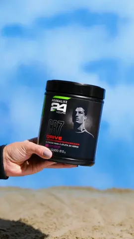 O Beach Tennis é uma prática esportiva que, além de ter um alto gasto calórico, trabalha o corpo inteiro e melhora o desenvolvimento físico-motor. Por isso é necessário ter suplementos que ajudam com o pré e pós-treinos ou jogos. 🤩💚 A linha 24H foi criada pensando em todas as fases do seu treino (pré, durante e pós) e os produtos vão ser um dos seus grandes aliados para este momento. ​ Vá além com 24H! 💪🔥 ​ Comente aqui: você usa a linha 24H? 👇 #Herbalife #HerbalifeBrasil #FitnessFriday #Exercicios #SaudeBemEstar #Nutricao #Saude #BemEstar #NutricaoEsportiva