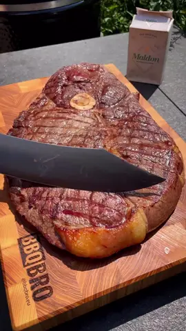 Huge enough⁉️ Tom & Jerry Steak 🥩 EAT or PASS⁉️ Tag a friend to eat this with . 📸 @bbqbro.eu - check this crazy  page! thanks for sharing it with us. This steak is a cross section of a steer’s leg and is often sold as a “Bone in Arm Roast”.  Because the steak is a cross sectional leg cut it results in several noteworthy features. . . . . . #steak #bigsteak #knife #juicy #crust