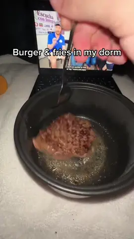 Cooking burgers and fries in my dorm with my lazy pot #tiktokmademebuyit #viral #viralvideo #cooking 
