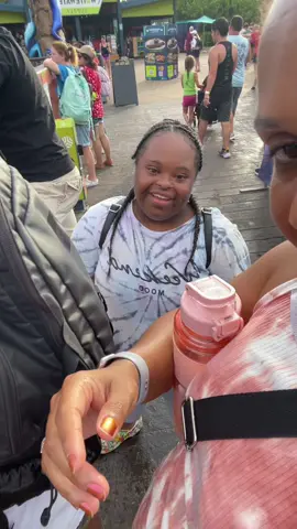 #familytrip  #orlandoflorida #seaworldorlando #ninasimoneray #downsyndrome #upsyndrome #t21 #mylittlehomie  #motherdaughter 😊 I’m always messing with her 😆 