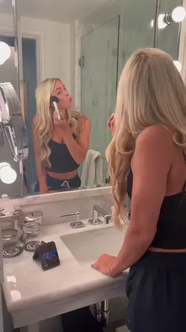 Getting ready with my motorola razr+, the ultimate accessory no matter the plan ✨🤳@Motorola US #razr #FlipTheScript