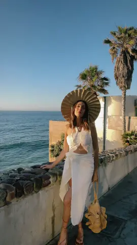 Romanticizing my solo beach day 🌊🐚🤍✨ #solobeachday #romanticizeyourlife #lagunabeach #beachday #summervibes #beachdress #anthropologie #vintagevibes 