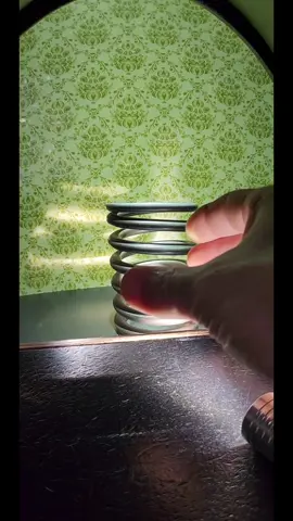 A very interesting and confusing optical illusion at the San Francisco exploratorium. #exploratorium #opticalillusion 