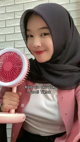 Scroll scroll berhadiah gak sih bisa nemuin kipas pastel selucu ini🤭 #fyp #kipaslucumurah #kipasmini #kipasportable #kipaslampu #rekomendasikipasangin 