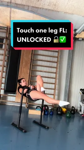 I unlocked it. 🤫 IG: virginia_caruso 🔥 #calistenia #calisthenics #streetworkout #viral #frontlever #strongwomen #fyp 
