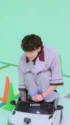 dedek main mobil²an🤏🏻🐰 #jungkook #jeonjungkook 