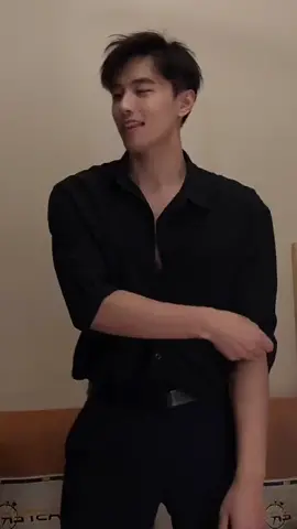Con trai mặc sơ mi đen auto bảnh 🫠#GamingOnTikTok#tryitwithtiktok #xuhuong #trending #traidep #hotboy #6mui #trai #hot #xuhuongtiktok #gym #lgbt 