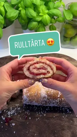 Tycker ni om rulltårta??? 😍 Recepet finns i kommentarerna! 💜 #bakning #baking #cake #kitchen 