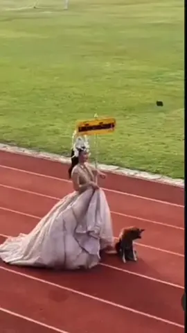 แพรวาลู๊ก!!! ตำนานเกิดขึ้นได้ทุกที่💛 คนจะเกิดน้องหมาจะคุมกำเนิดไม่ได้5555555 ป้ายสีตรีเพชร#chakspinner #กีฬาสี #ป้ายสี #ดรัมเมเยอร์ควง2ไม้ #ขบวนพาเหรดกีฬาสี #รับสอนคฑากร #ดรัมเมเยอร์ #รับสอนดรัมเมเยอร์ #คฑากร #ชุดถือป้าย #เชียร์ลีดเดอร์ #drummajorrr #กีฬาสีเป็นเหตุ #กว่าจะมงไม่ใช่เรื่องง่าย #ตํานานเกิดขึ้นได้ทุกวัน 