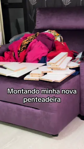 Gostaram? Vou arrumar rla bem linda e desafogar a pia do banheiro que ta cheia ☺️ #moveis #penteadeira 
