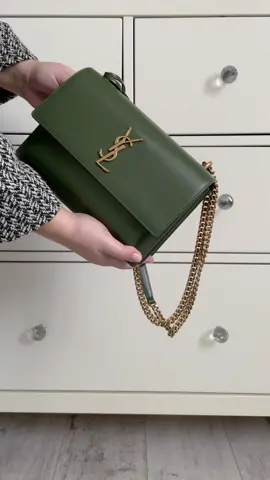 Prepping for the #autumn with the prettiest of greens from #ysl #saintlaurent #luxuryunboxing #luxurybag #luxuryshopping #luxurylovers #fashion #designer #yslbag #saintlaurentbag #bagunboxing #baglovers #luxuryhandbag #handbagcollection #yslsunset #saintlaurentsunset #sunsetbag 