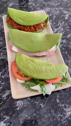 🍃CREPES DE ESPINACA🍃 Con solo 3 ingredientes y súper fáciles de hacer! 🙌 ✅ Vas a colocar un puñado de hojas de espinaca previamente lavadas en una mixer, licuadora o procesadora junto con 1/3 taza de avena y 3 huevos. ✅ Mixear o procesar bien. ✅ Cocinar los crepes como si fuesen panqueques en una sartén o panquequera previamente aceitada. ✅ Rellenar con lo que más te guste! . . #crepes #crepessalados #panqueques #panquequesdeavena #panquequessaludables #espinaca #espinaca #espinacas🍃 