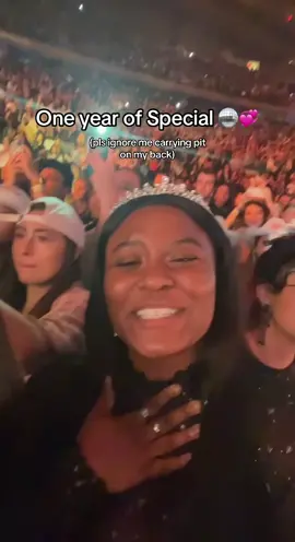 💌 This album will forever be one of my favorites of all time. Lizzo inspires me everyday to be unapologetically myself and spread love, especially when this world needs it most. Having a role model like her just means that one day, you’ll find the light inside yourself too. That light that shows how special and loved you truly are. Thank you for being you. I LOVE YOU BITCH 💞🪩 #special #speciallizzo #specialworldtour #specialtour #lizzo #lizzosbiggrrrls #fyp 