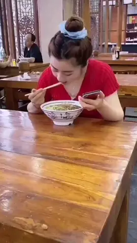 The crime of looking at my phone even forgot my bowl of noodles #hihiiiiiiiiiii😻😂 #hihaahiii🤣🤣 